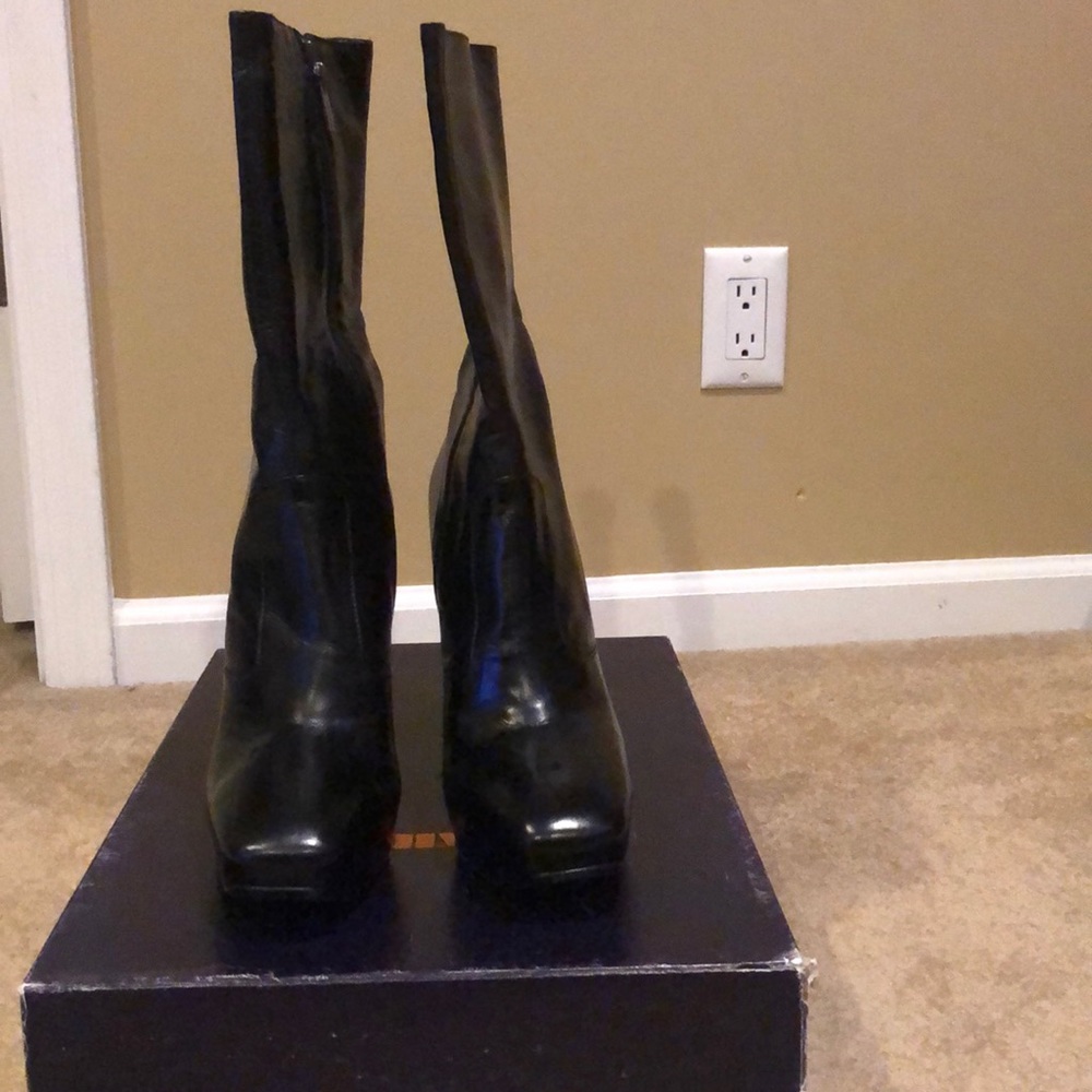 SALE! Le Silla platform short boot